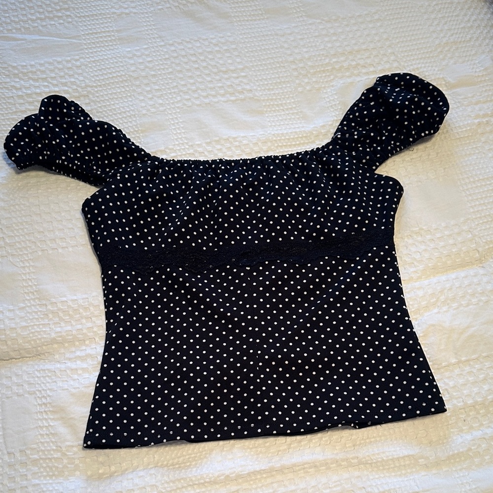 Chic Black Polka Dot Blouse - Picture 3 of 4
